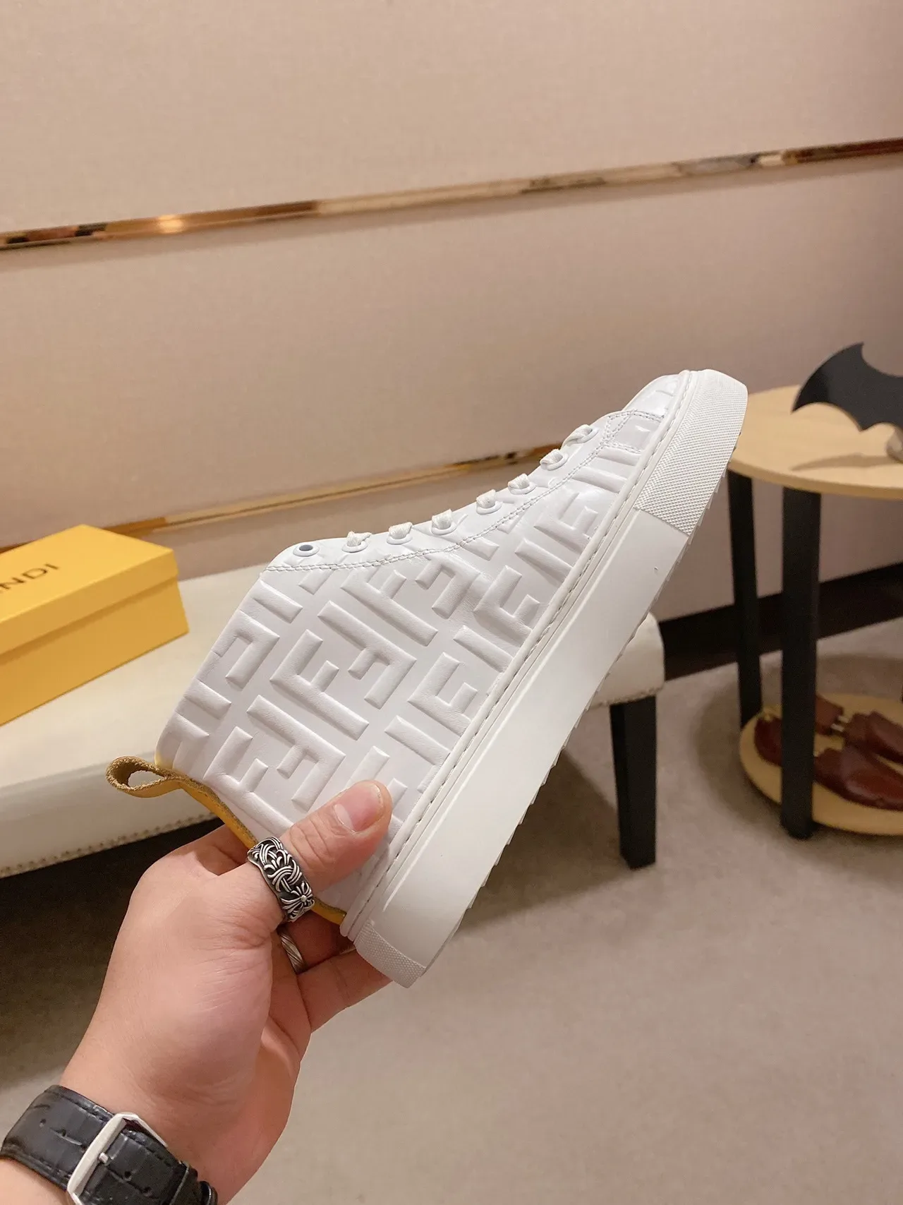 Fendi FF Monogram Tênis Lifestyle Branco High-Top 4