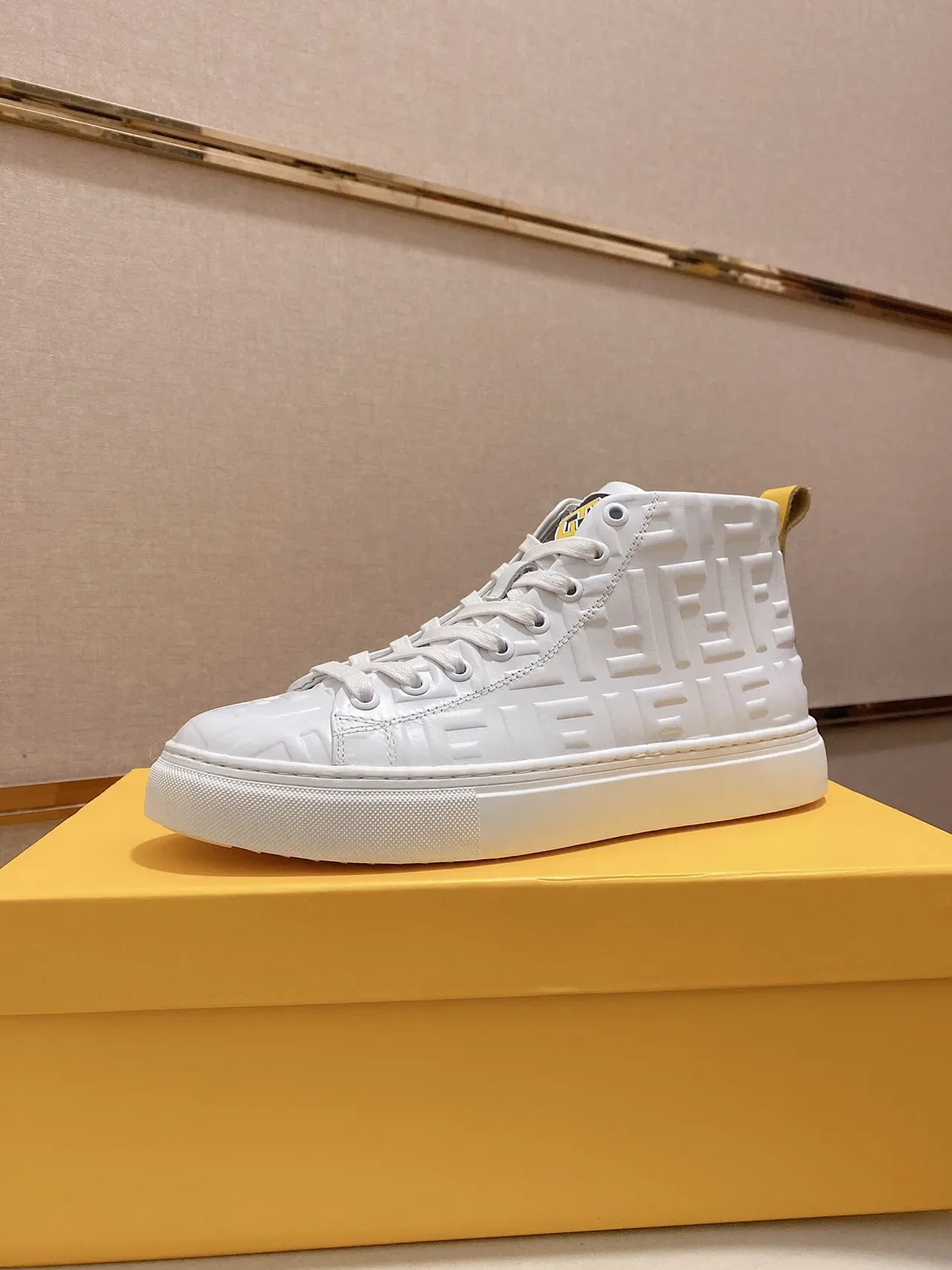 Fendi FF Monogram Tênis Lifestyle Branco High-Top 6