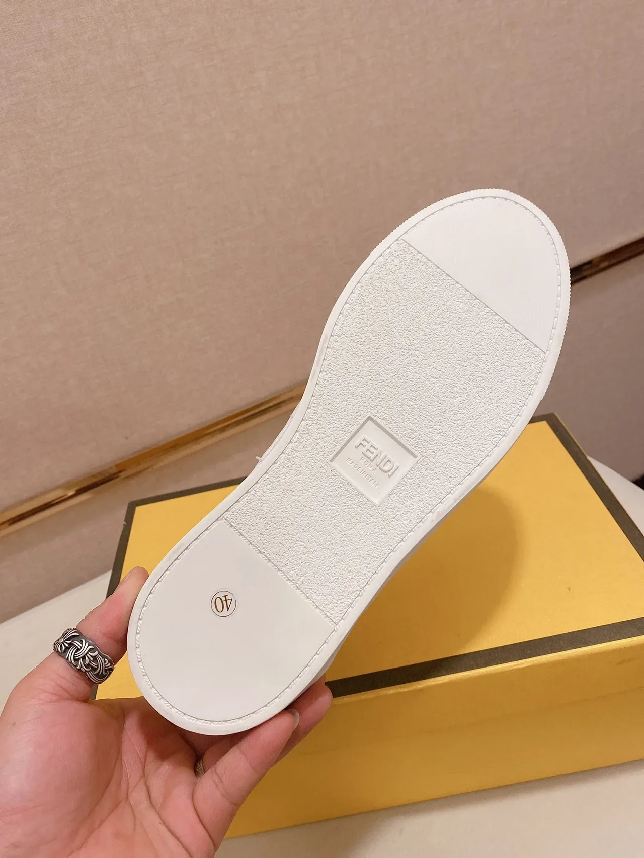 Fendi FF Monogram Sneakers Lifestyle en Cuir Blanc 2