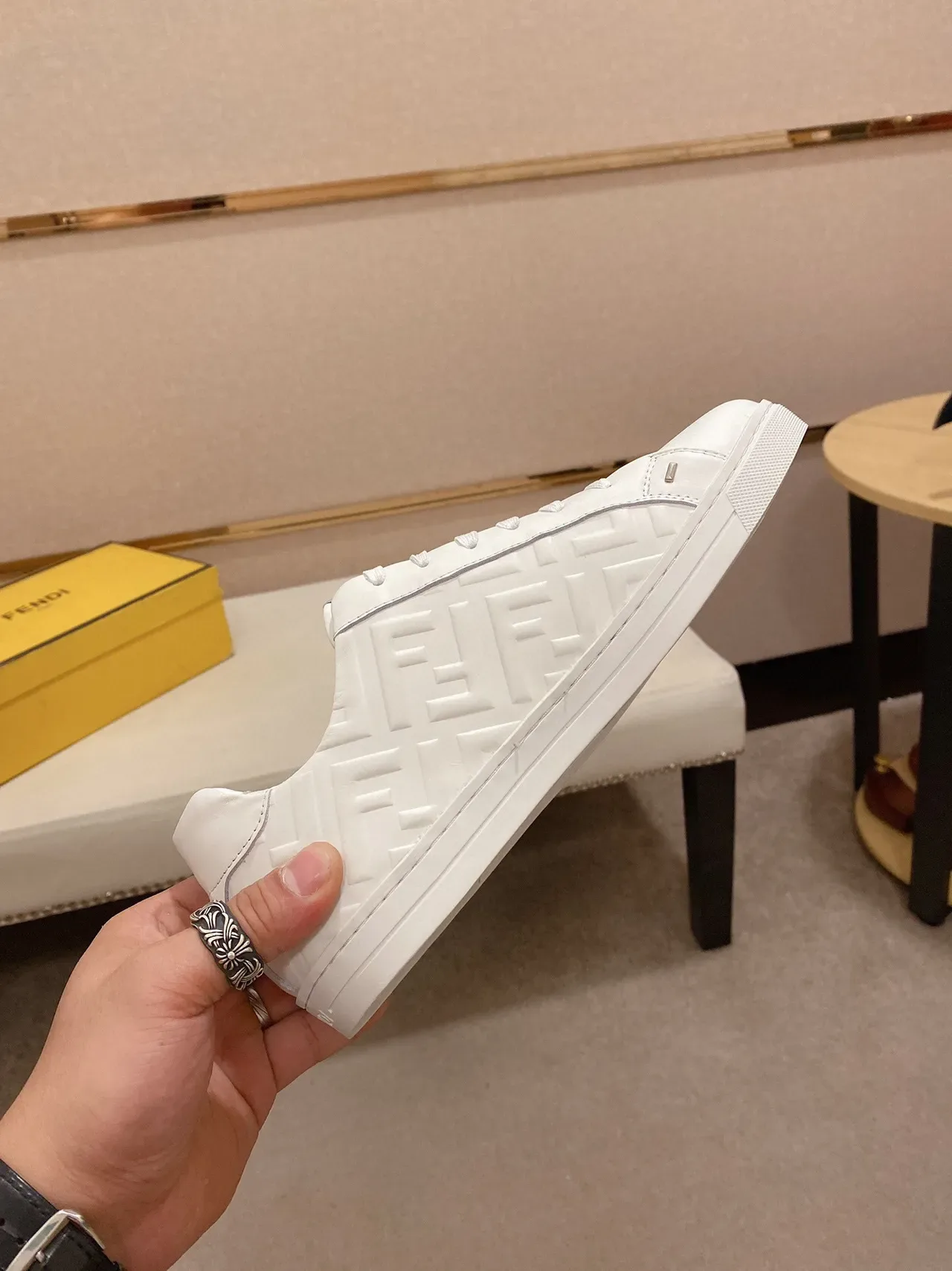 Fendi FF Monogram Sneakers Lifestyle en Cuir Blanc 6
