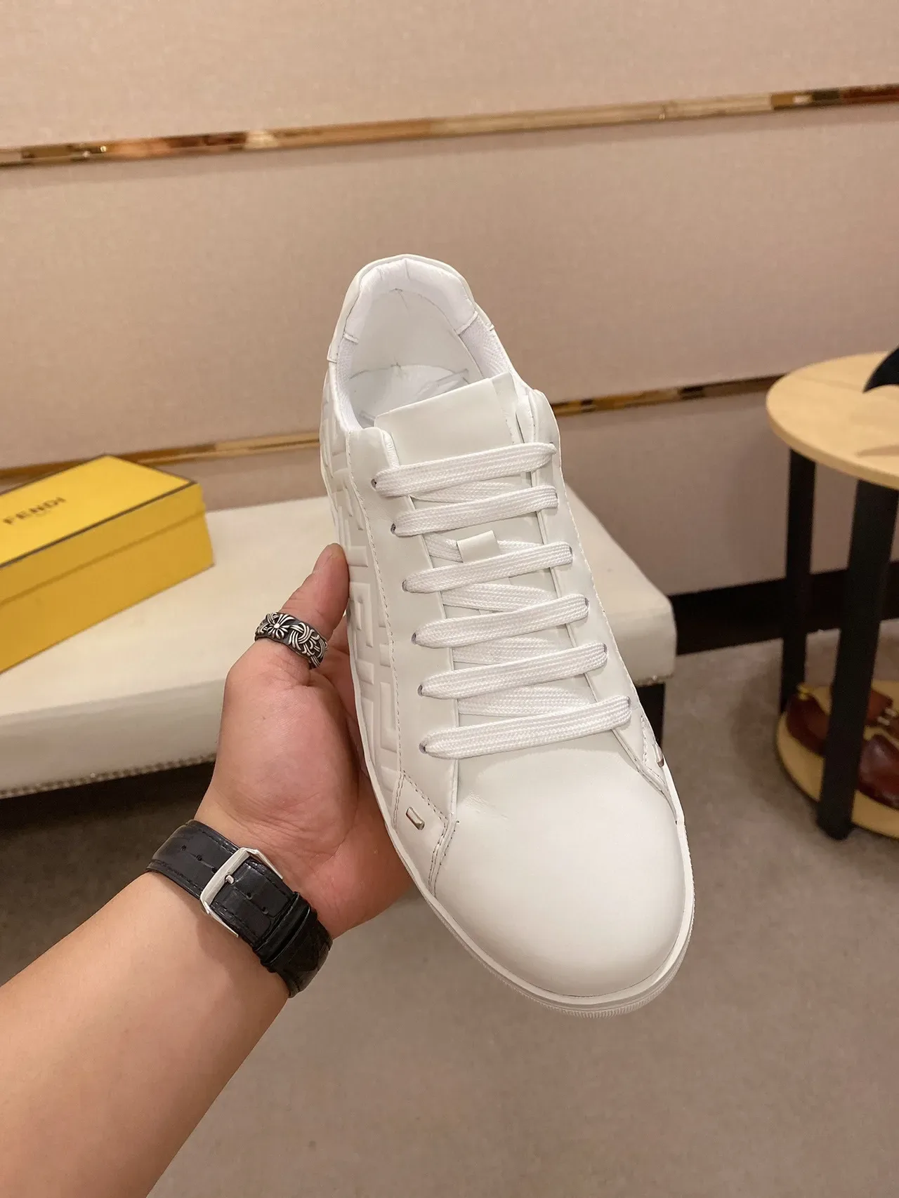 Fendi FF Monogram Sneakers Lifestyle en Cuir Blanc 9
