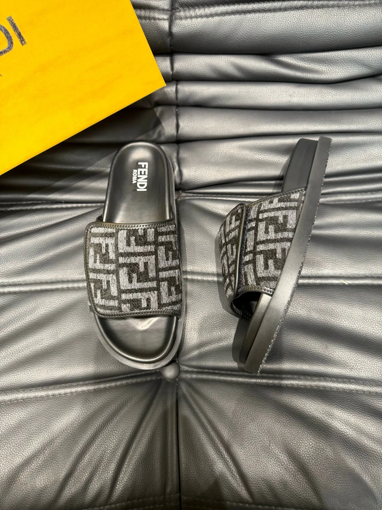 Fendi FF Slide أسود و رمادي Monogram نعال 3