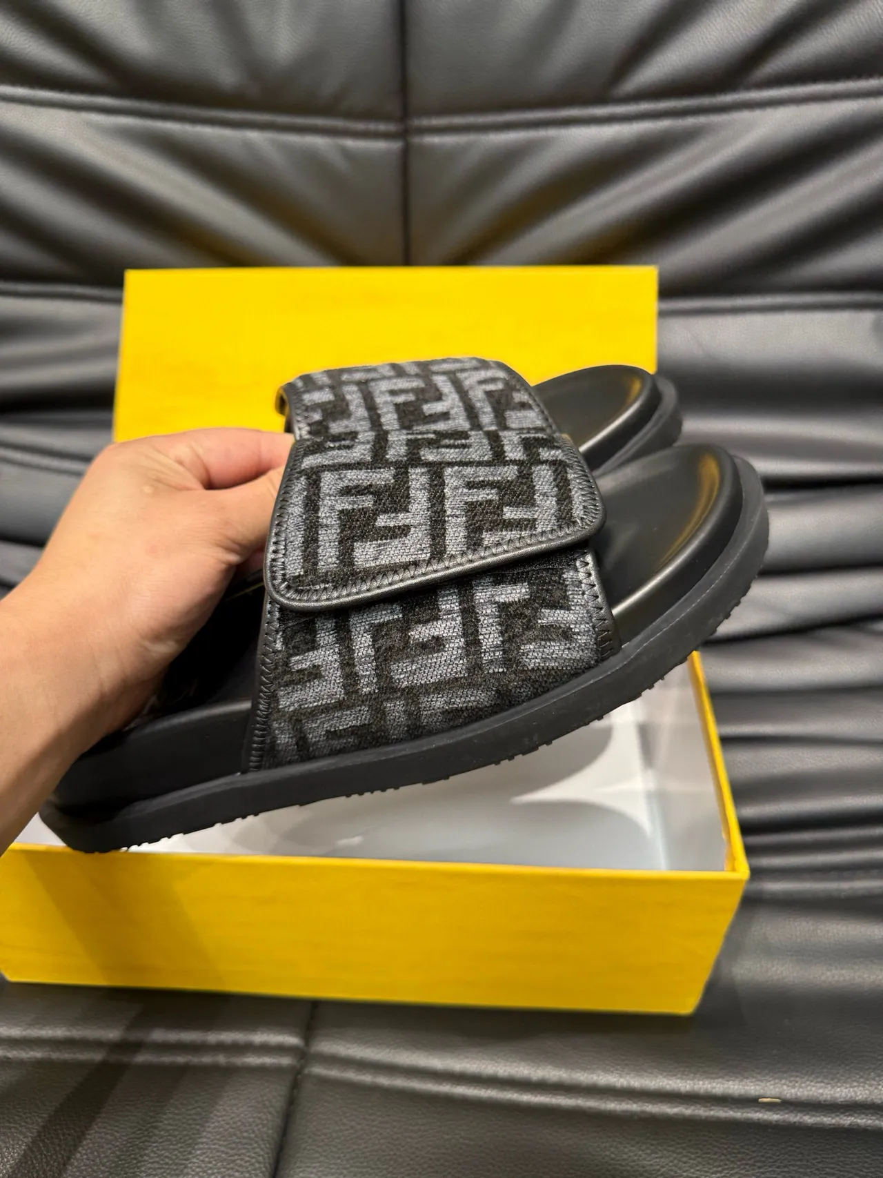 Fendi FF Slide أسود و رمادي Monogram نعال 6