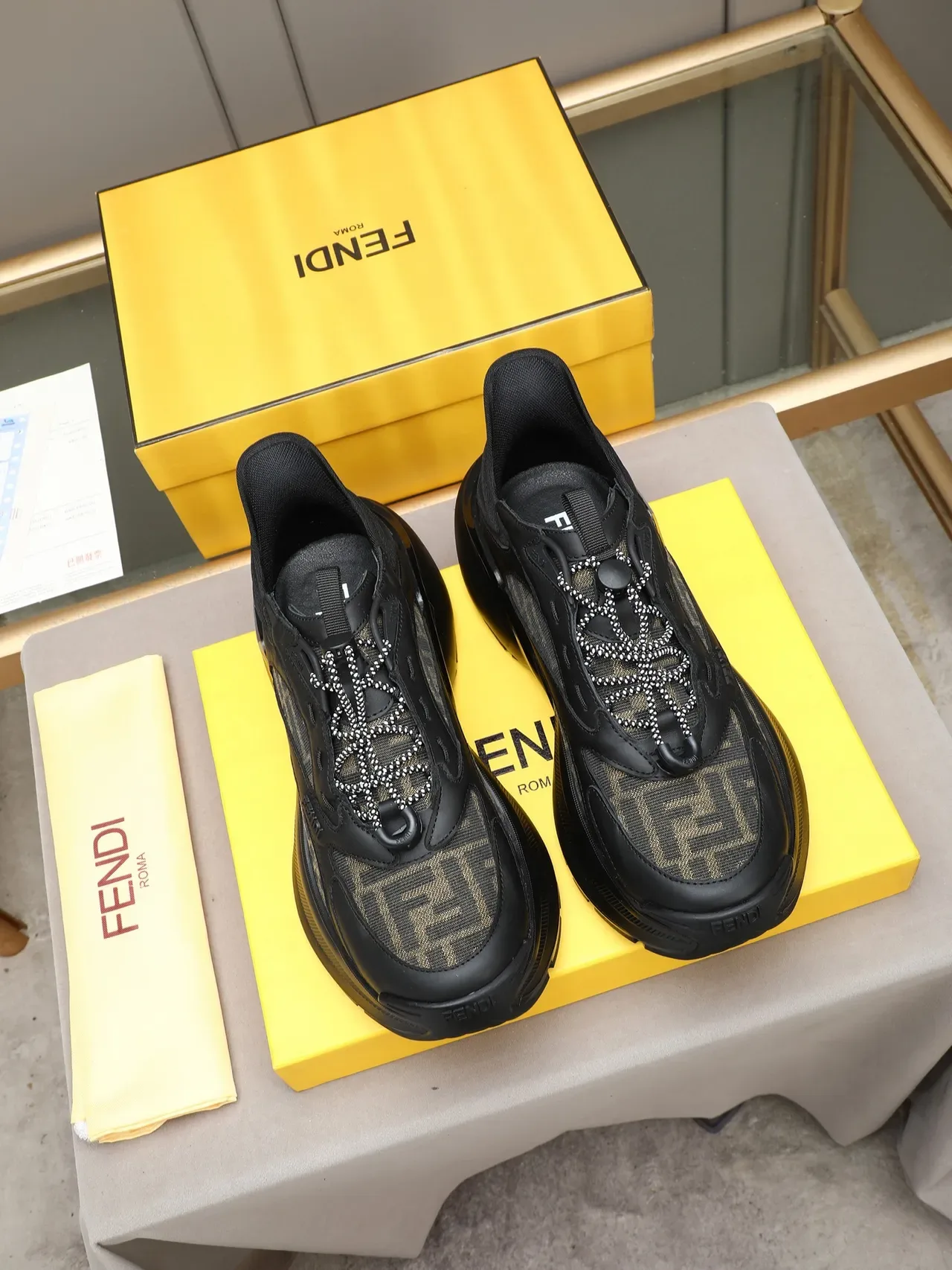 Fendi First Zapatillas negras con suela beige FF Monogram malla chunky 2