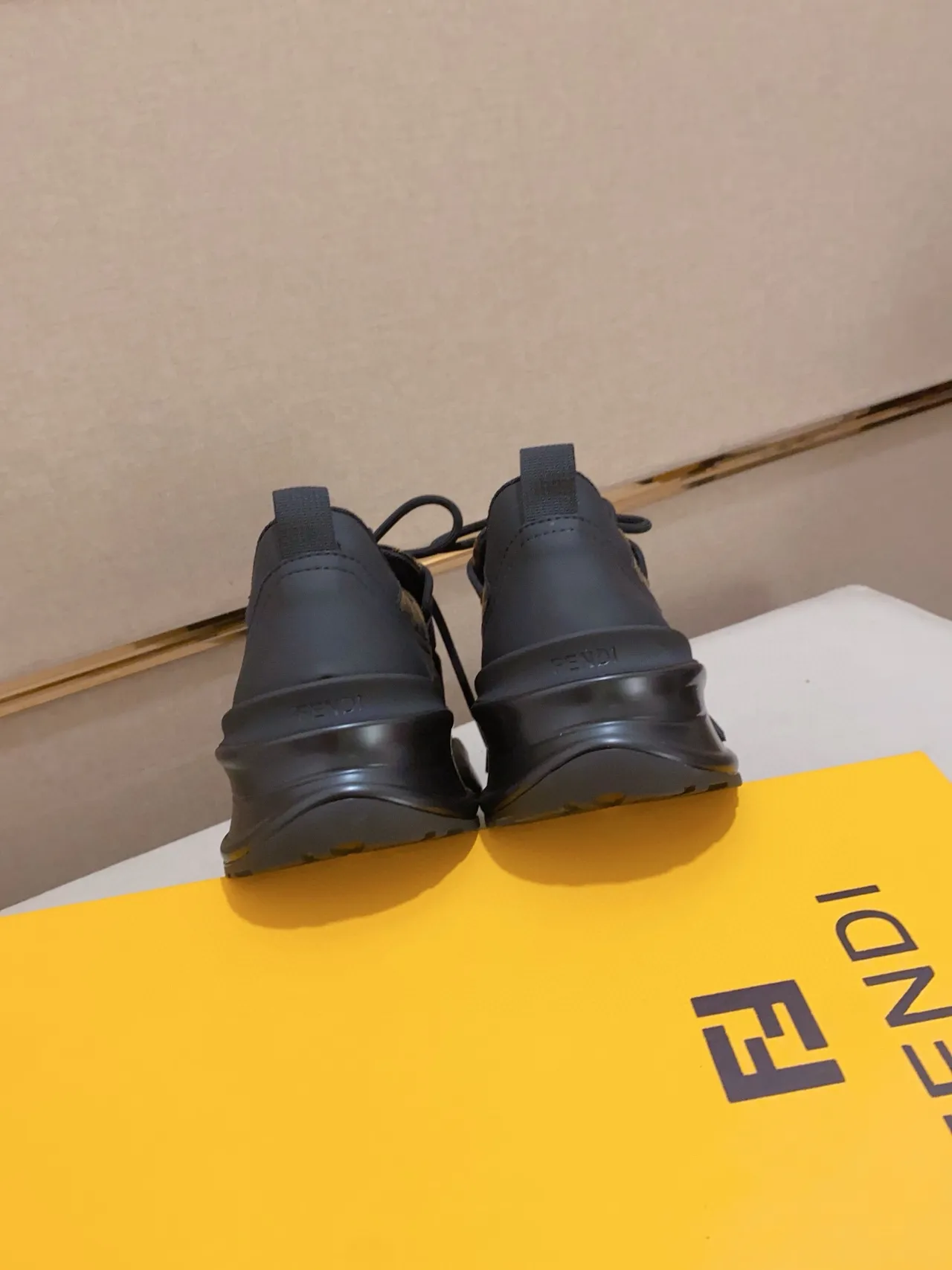 Fendi Runner negras y marrón Monogram Chunky Sneakers 2