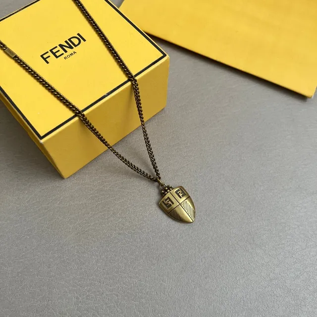Collier Fendi Bouclier Laiton antique logo FF entrelacé 4
