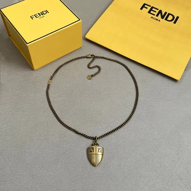 Collier Fendi Bouclier Laiton antique logo FF entrelacé 6
