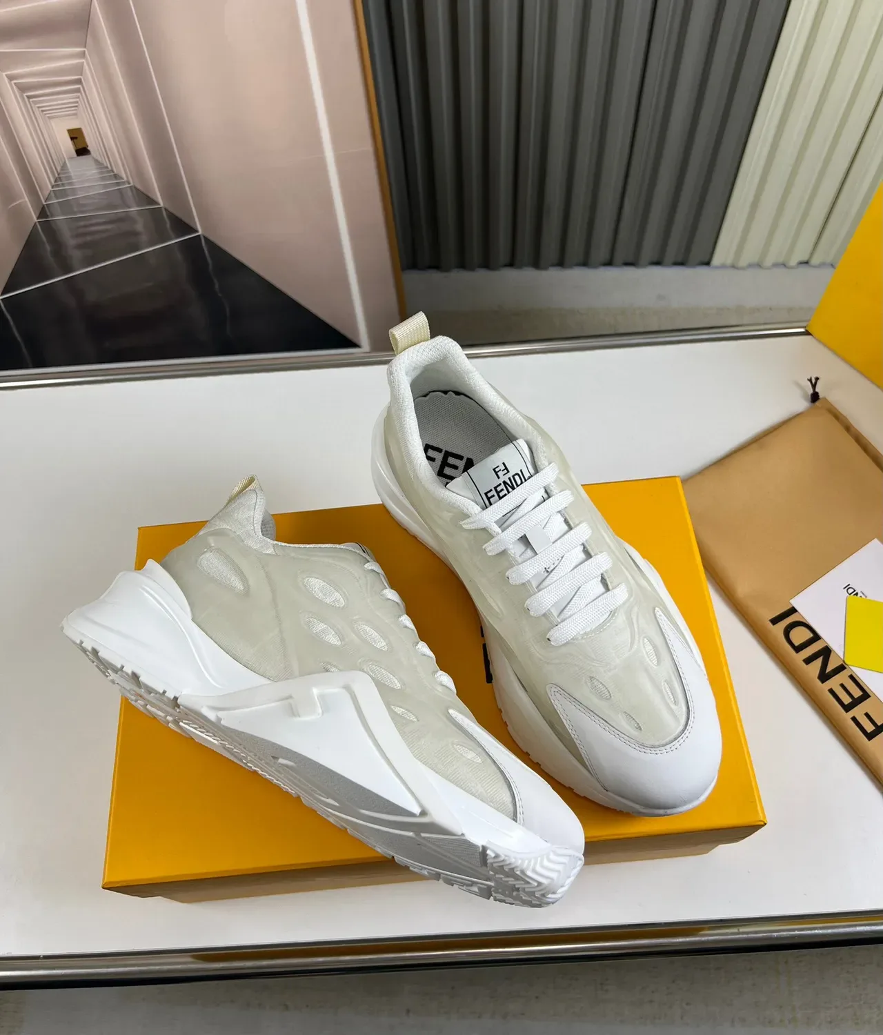 Fendi Branco Bege Sculpted F-Cutout Midsole Translucido Oval-Mesh Upper Chunky Sneakers 5