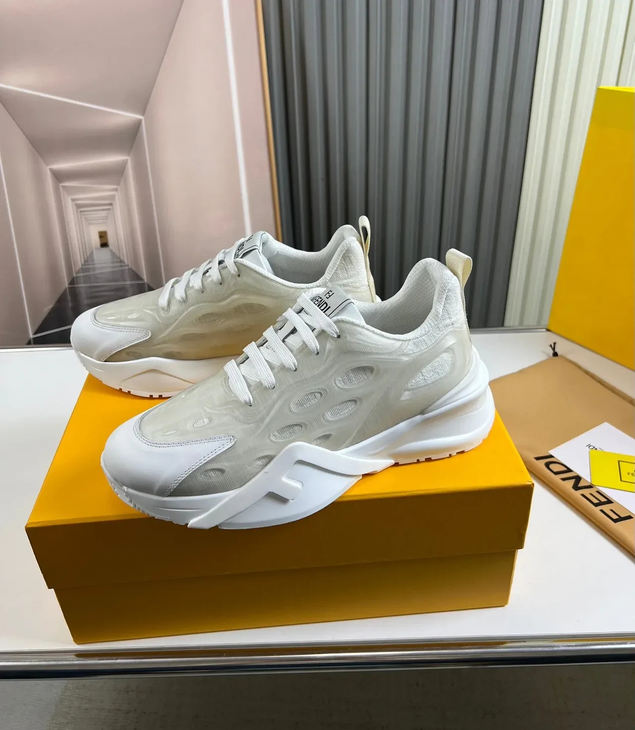 Fendi Branco Bege Sculpted F-Cutout Midsole Translucido Oval-Mesh Upper Chunky Sneakers 8