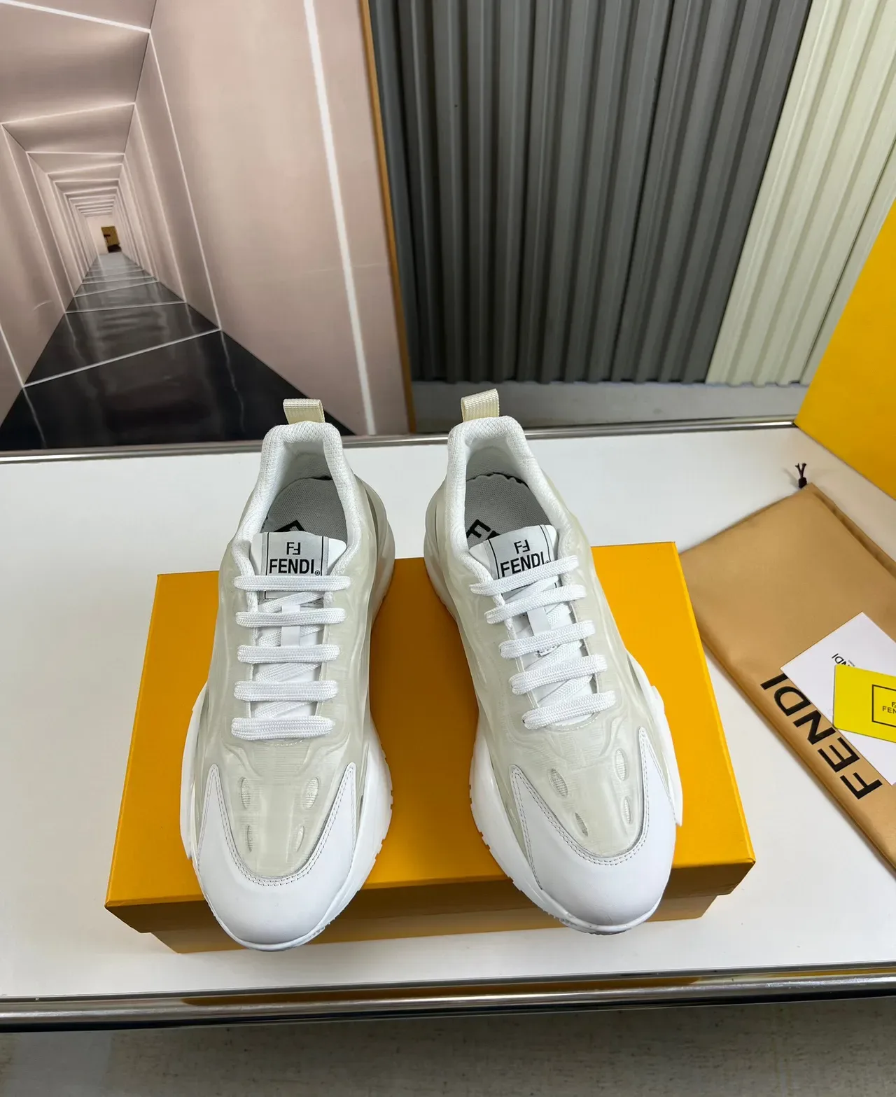 Fendi Branco Bege Sculpted F-Cutout Midsole Translucido Oval-Mesh Upper Chunky Sneakers 9