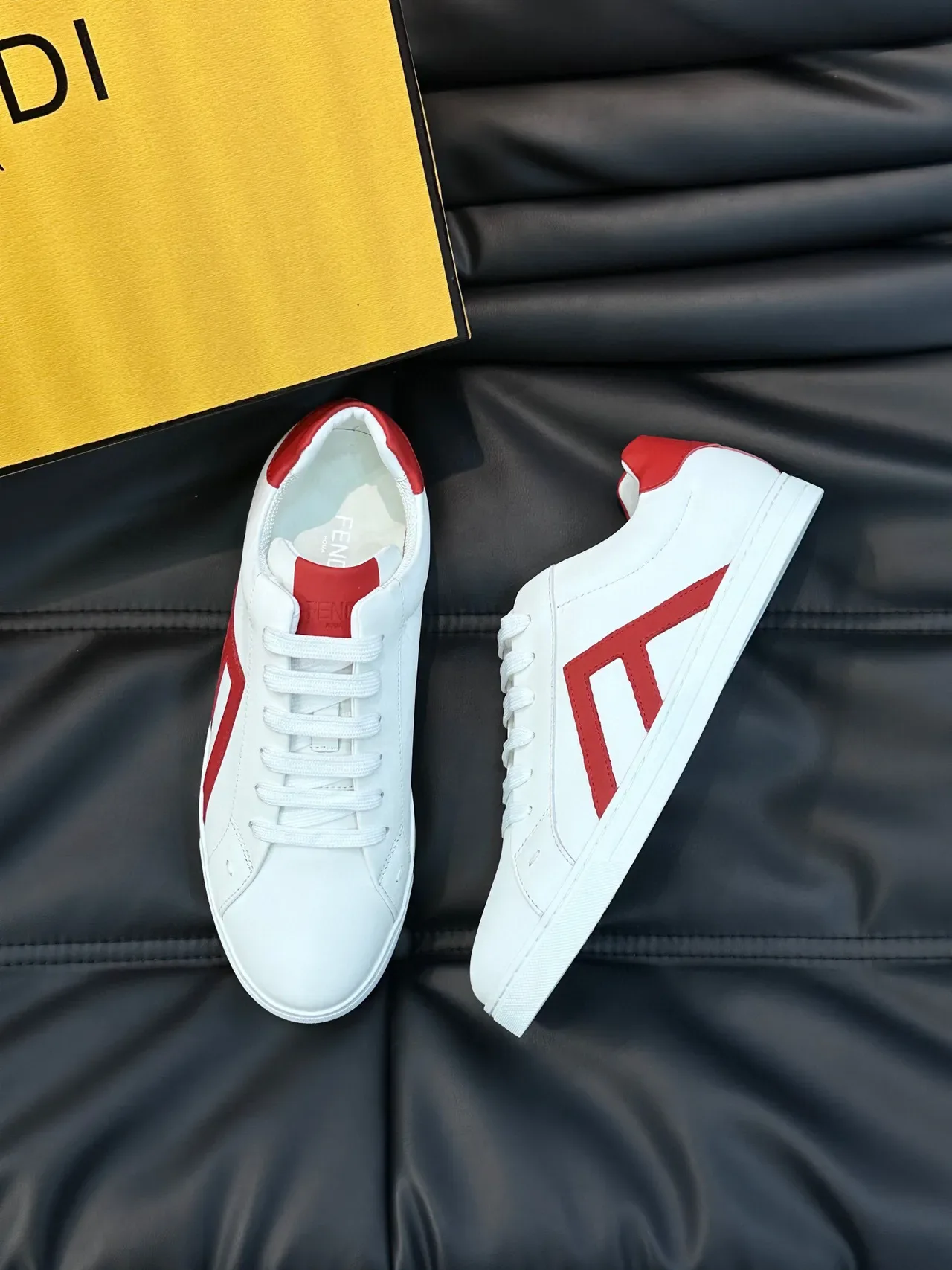 Fendi حذاء لايف ستايل أبيض وأحمر جلد أعلى مع شريط جانبي 8