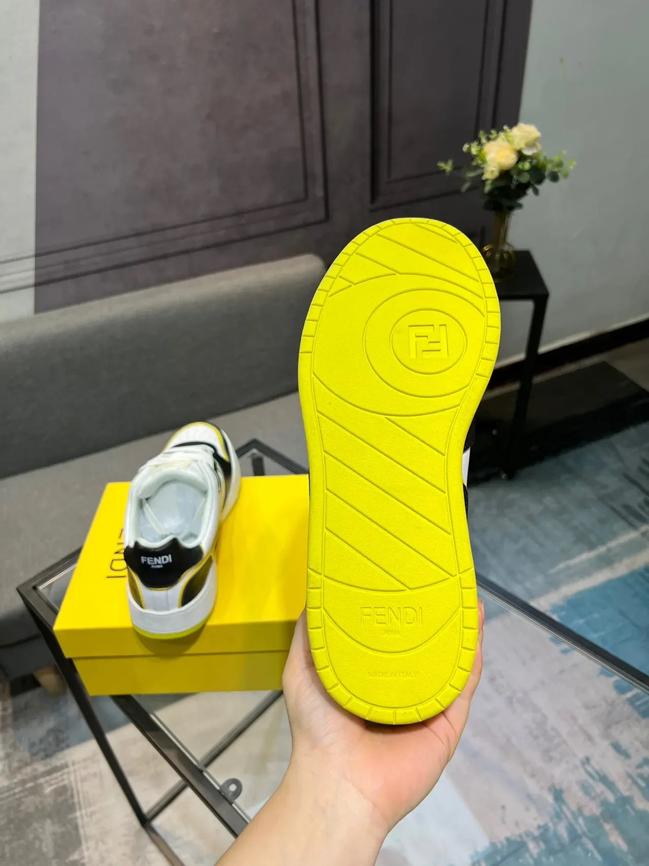 Fendi Chaussures lifestyle blanches jaunes à plateforme basse color-blockées en cuir 5
