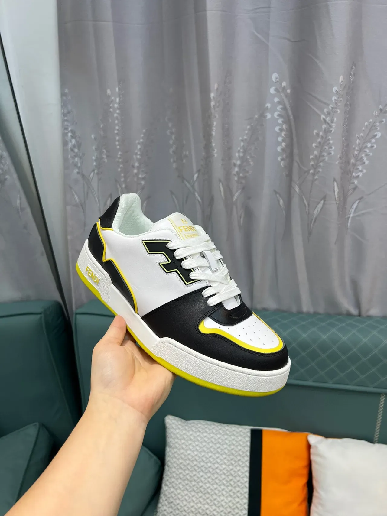 Fendi Chaussures lifestyle blanches jaunes à plateforme basse color-blockées en cuir 6