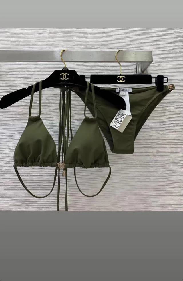 Biquíni verde exército dourado, top halter triangular, tiras cruzadas na barriga, maiô de banho 6