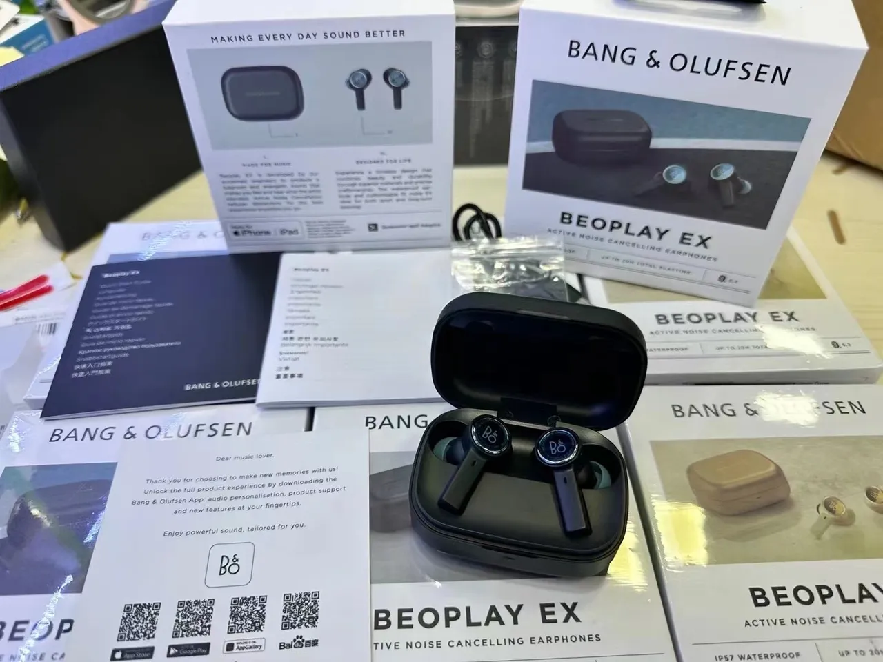 Bang & Olufsen Beoplay EX Black Blue Matte Light Silicone Tips TWS Earbuds 6