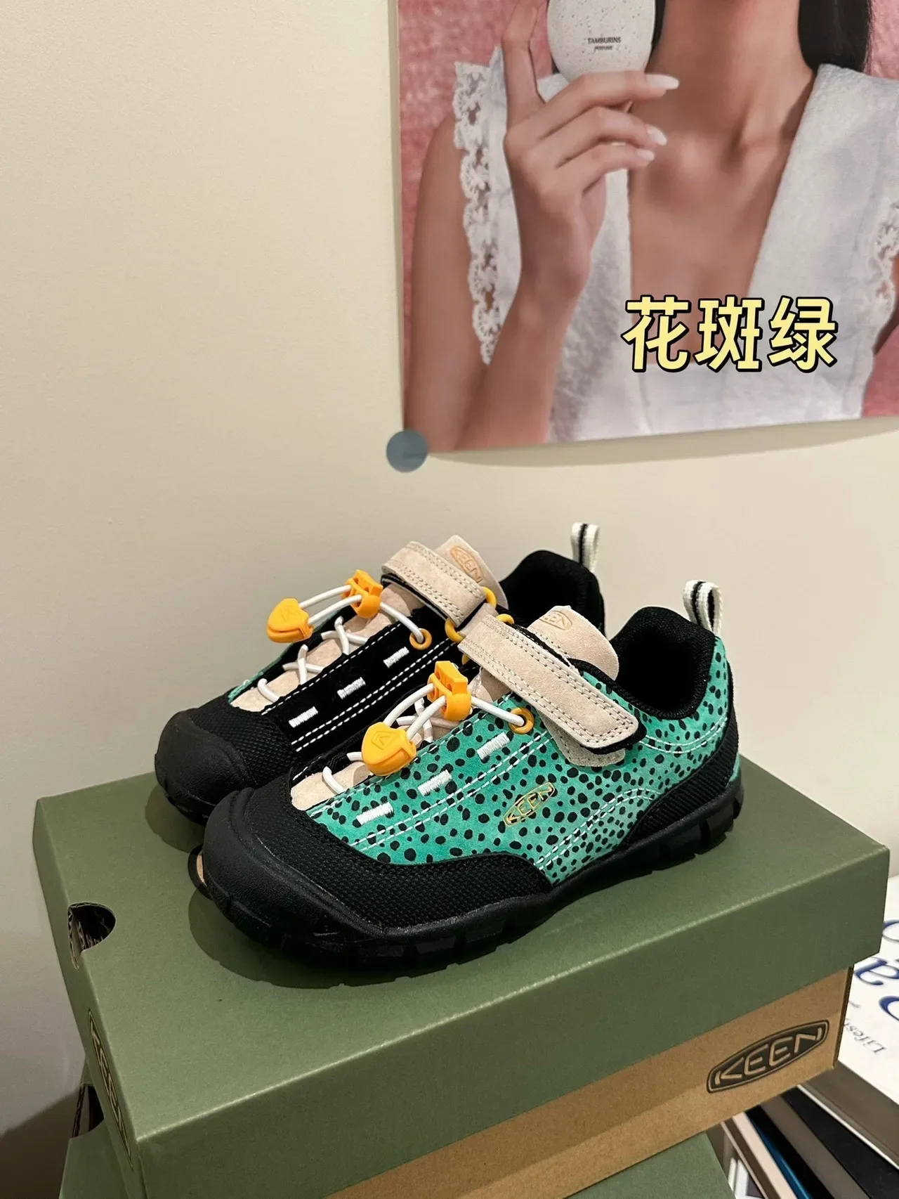 Beige and Pink Laceless Hook-and-Loop Lifestyle Sneakers 12