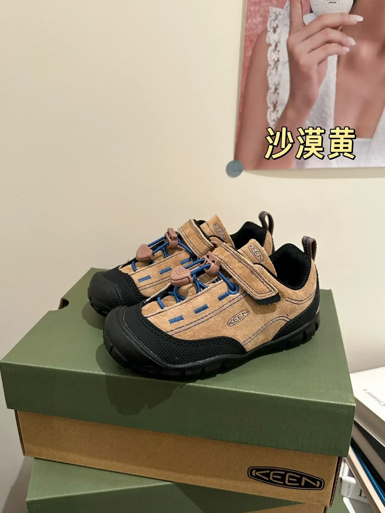 Beige and Pink Laceless Hook-and-Loop Lifestyle Sneakers 14