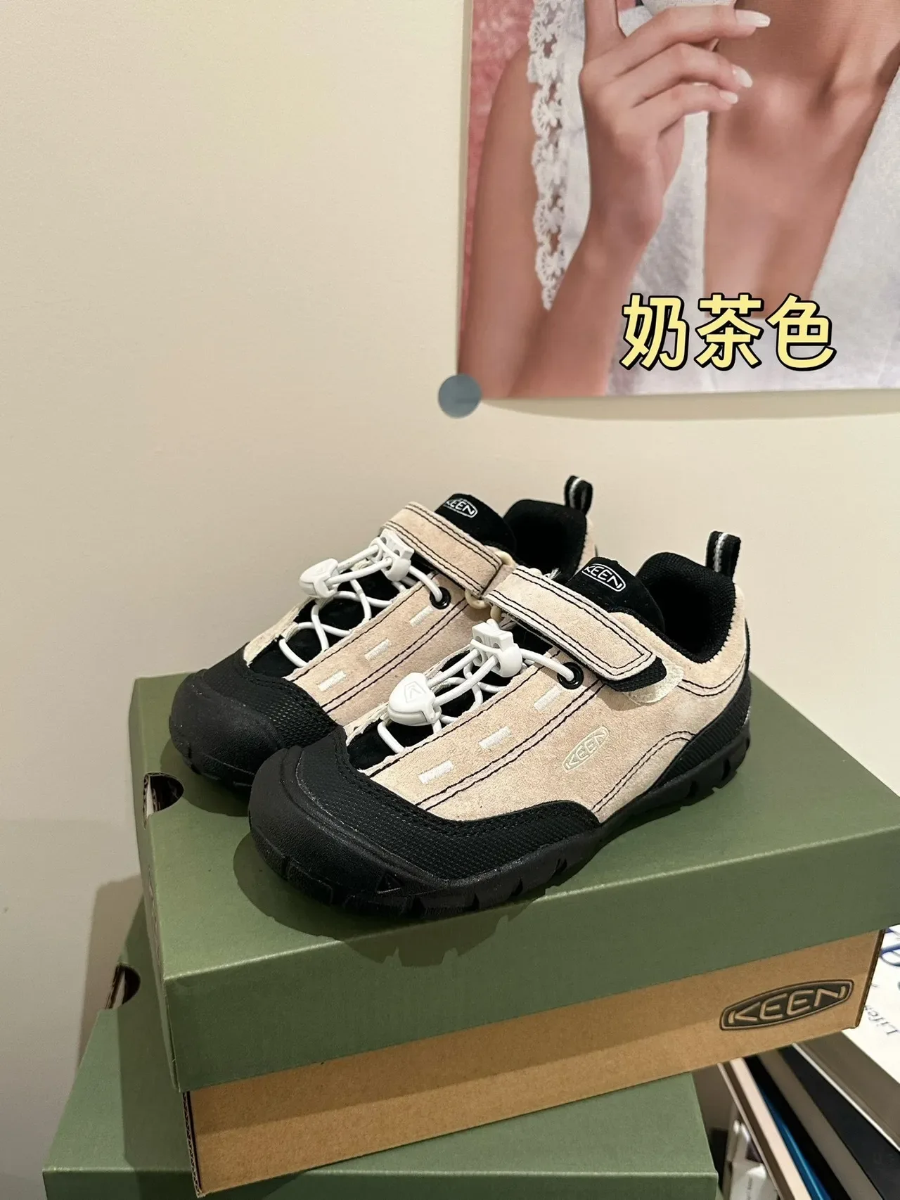 Beige and Pink Laceless Hook-and-Loop Lifestyle Sneakers 16