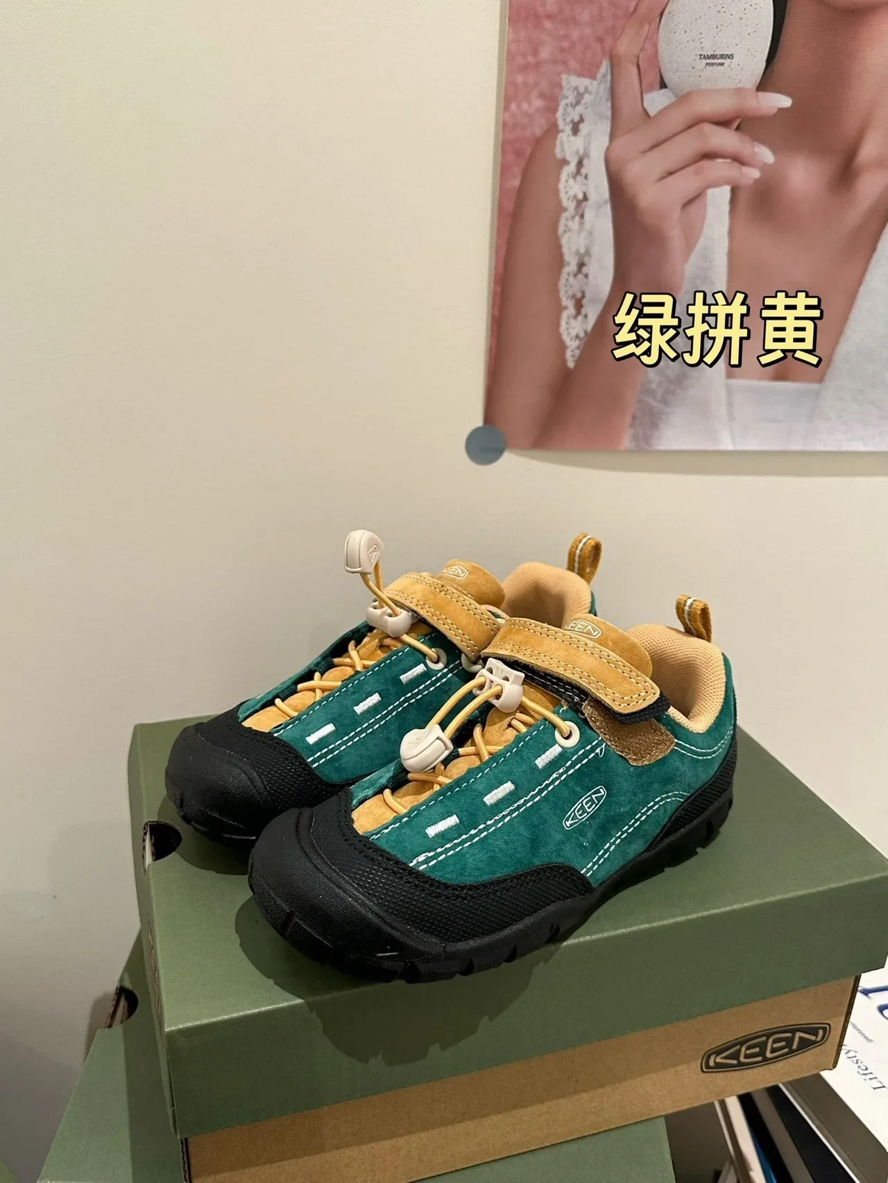 Beige and Pink Laceless Hook-and-Loop Lifestyle Sneakers 18