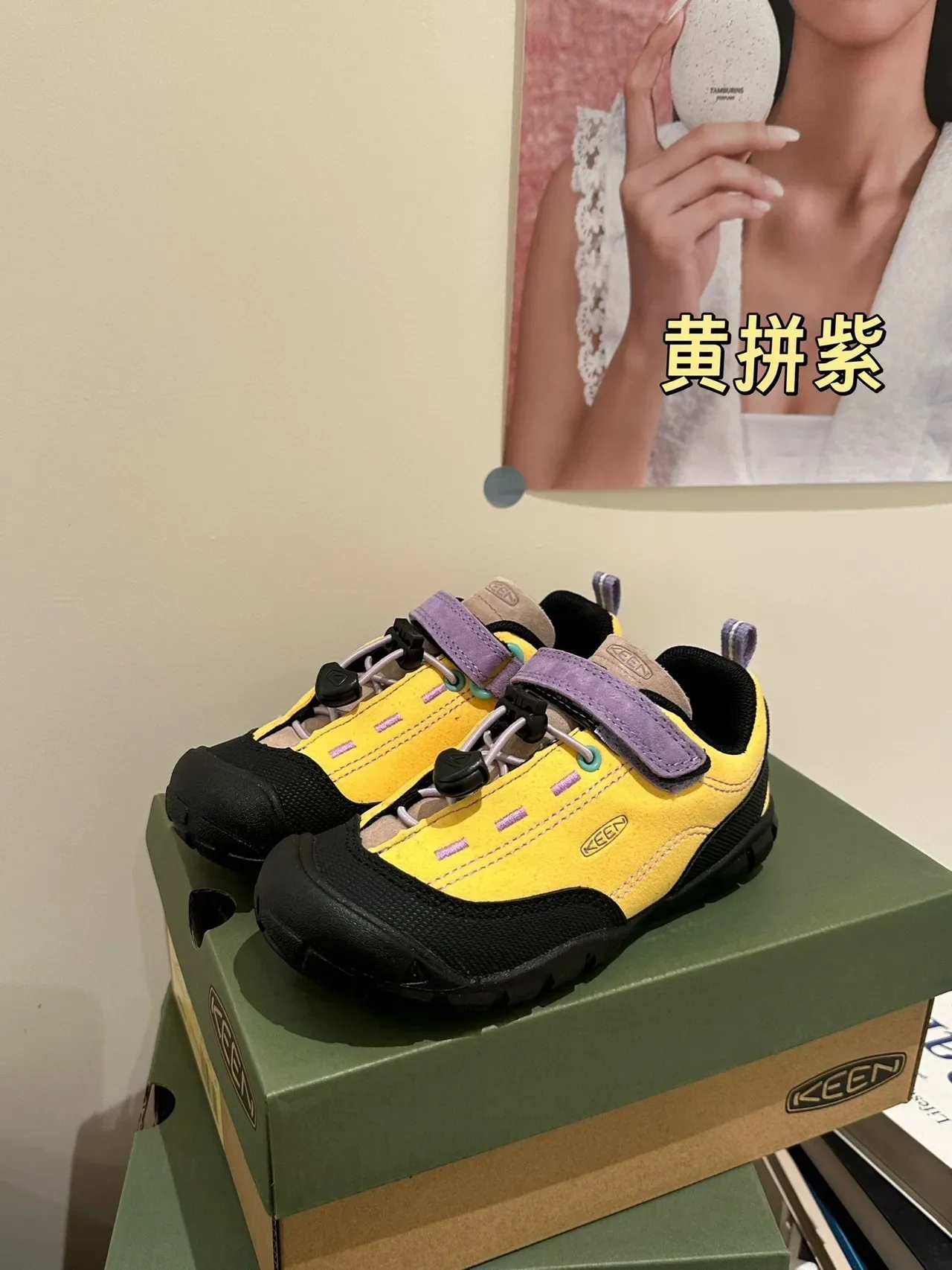 Beige and Pink Laceless Hook-and-Loop Lifestyle Sneakers 20