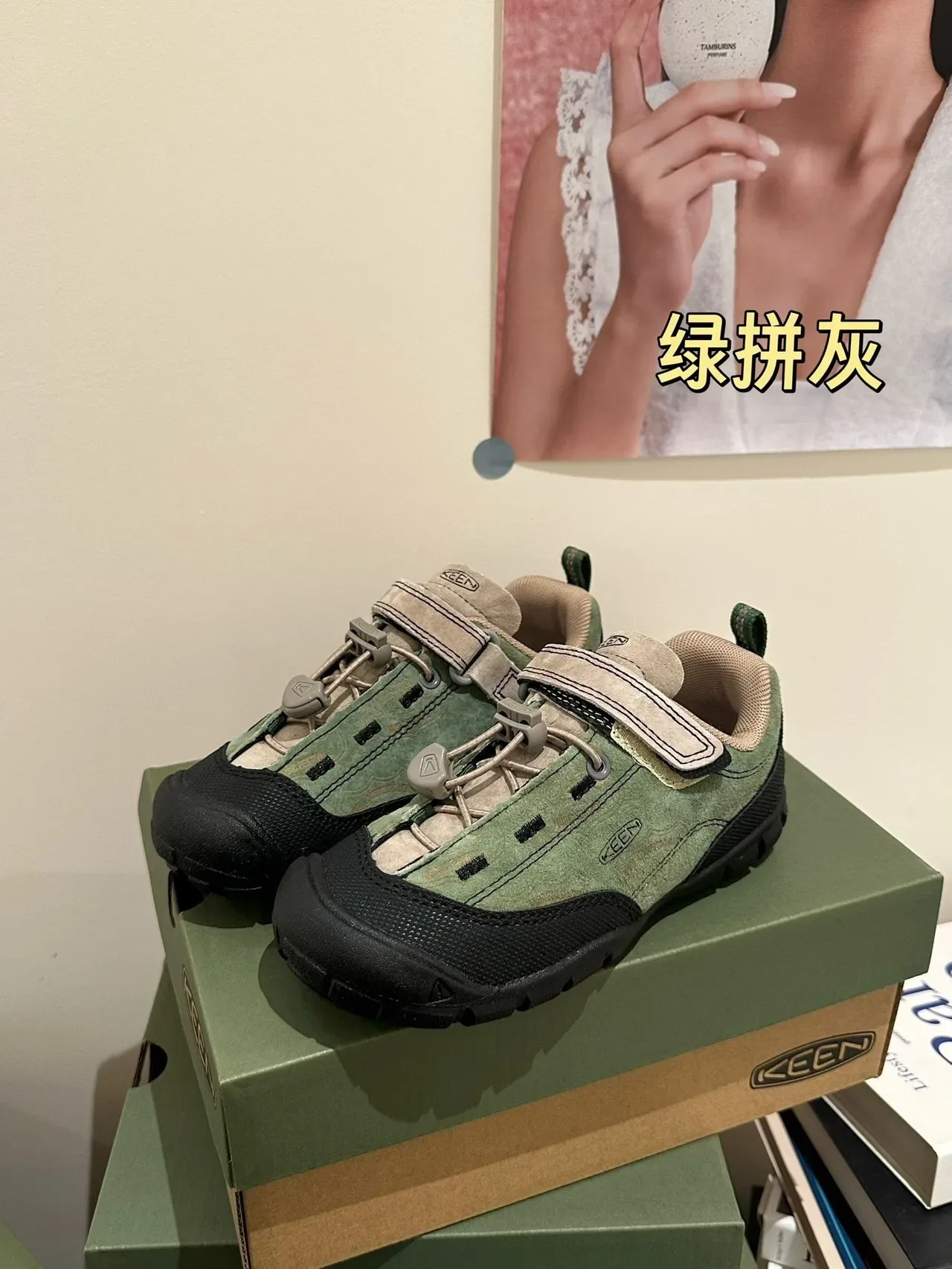 Beige and Pink Laceless Hook-and-Loop Lifestyle Sneakers 21