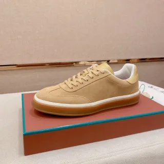 Tênis lifestyle de camurça bege e amarelo low-top