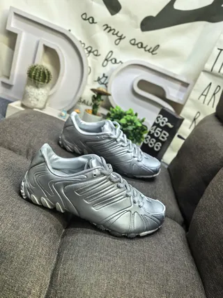 Black and Tan Low-Top Lace-Up Lifestyle Sneakers 9