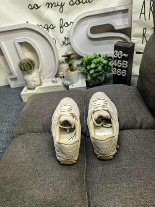 Black and Tan Low-Top Lace-Up Lifestyle Sneakers 18