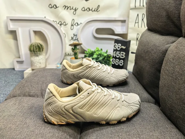 Black and Tan Low-Top Lace-Up Lifestyle Sneakers 21