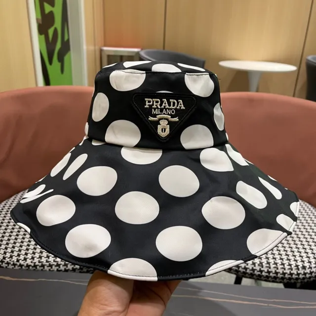 Chapeau bucket noir et blanc à pois, souple 2
