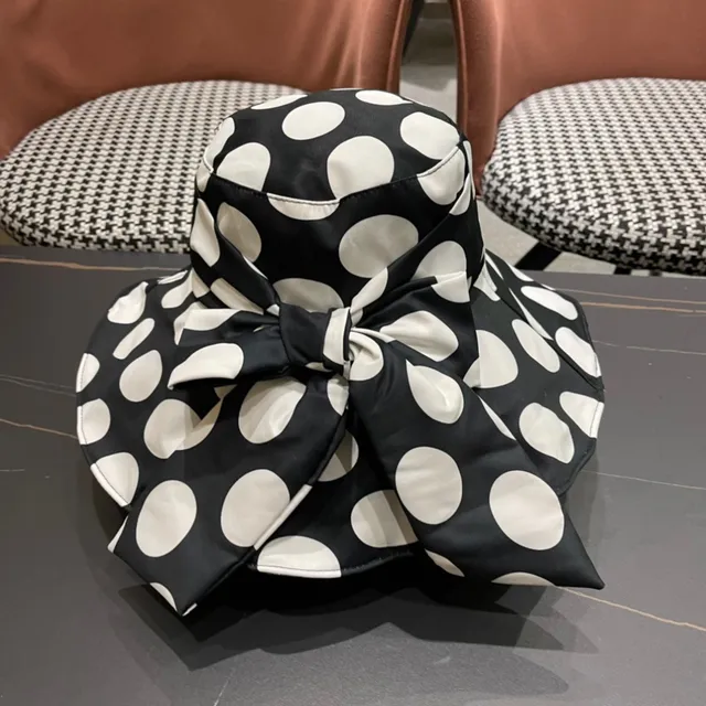 Chapeau bucket noir et blanc à pois, souple 5