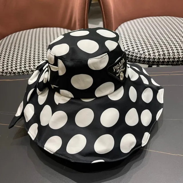 Chapeau bucket noir et blanc à pois, souple 6