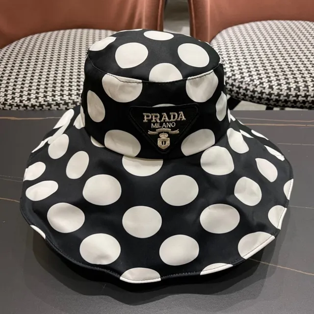 Chapeau bucket noir et blanc à pois, souple 8