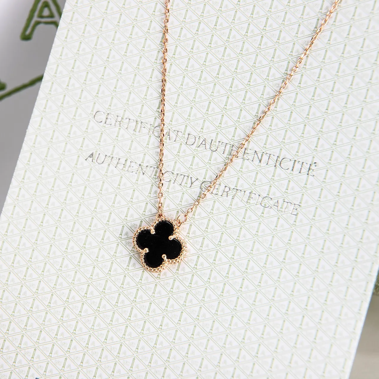 Black Gold Clover-Shaped Pendant Stone Necklace 4