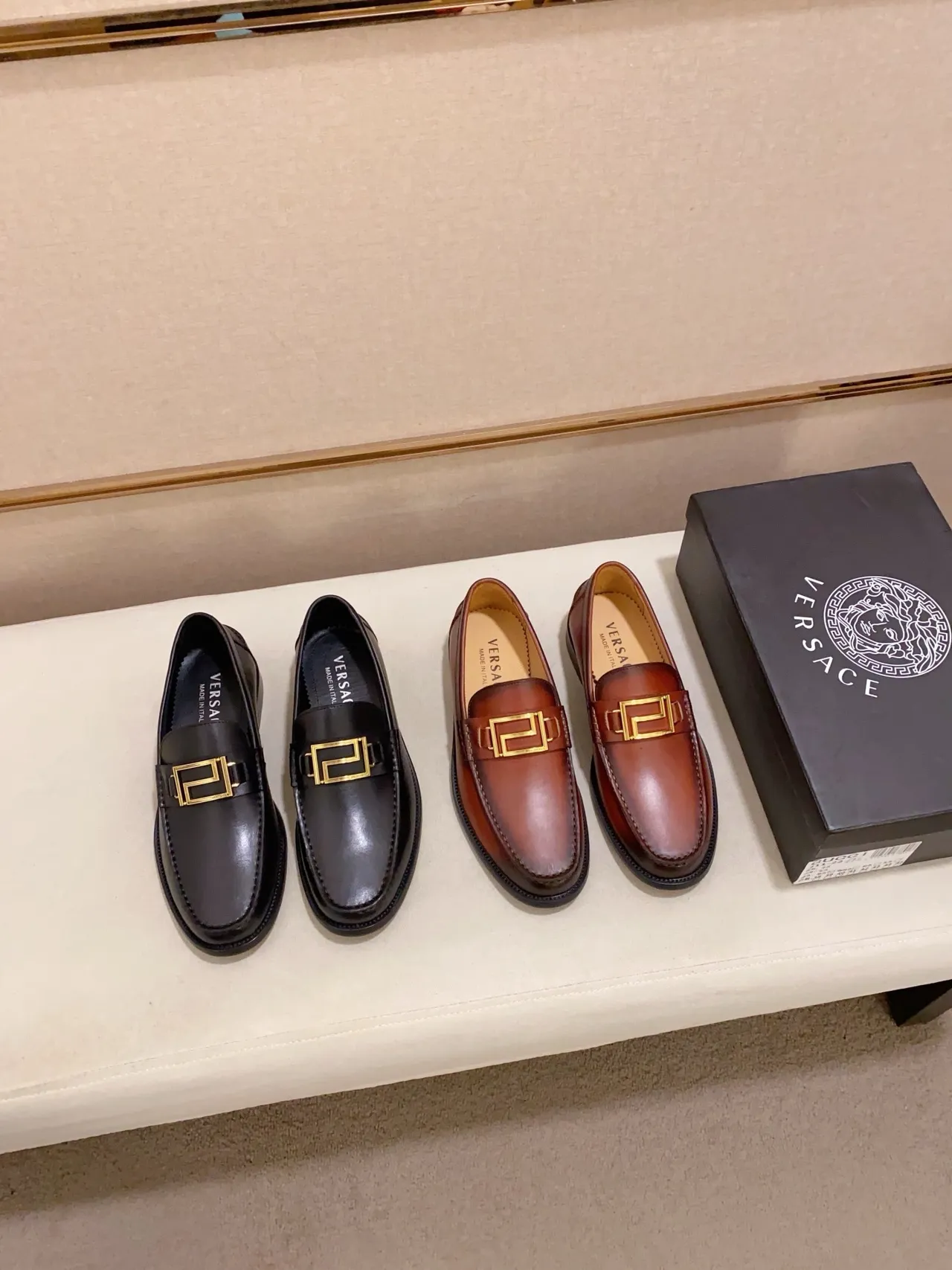 黑色金色皮革扣环乐福鞋 2