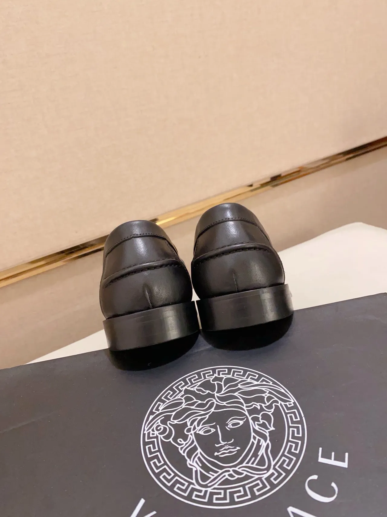 黑色金色皮革扣环乐福鞋 4