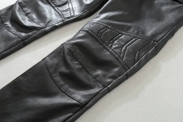 Veste noire à capuche avec fermeture éclair frontale et panneaux contrastants 8