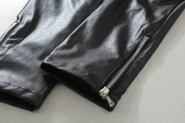 Veste noire à capuche avec fermeture éclair frontale et panneaux contrastants 10