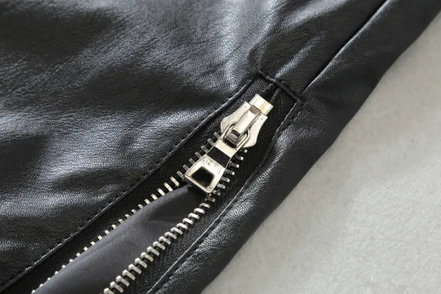 Veste noire à capuche avec fermeture éclair frontale et panneaux contrastants 11