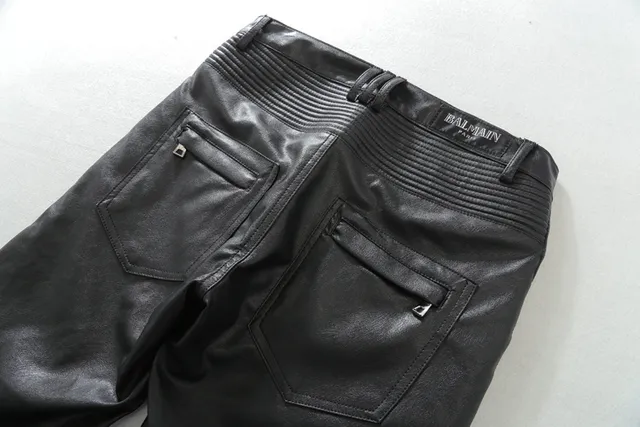 Veste noire à capuche avec fermeture éclair frontale et panneaux contrastants 13