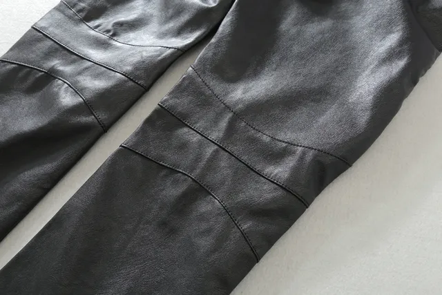 Veste noire à capuche avec fermeture éclair frontale et panneaux contrastants 17
