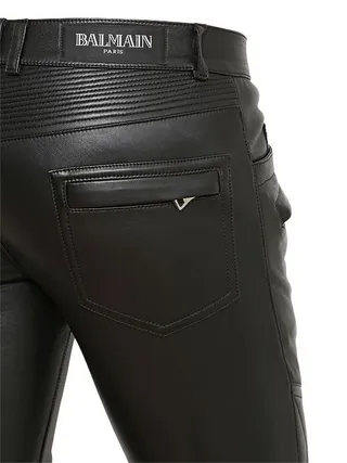 Veste noire à capuche avec fermeture éclair frontale et panneaux contrastants 23