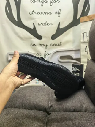 Black Laceless Dual-Strap Lifestyle Sneakers 4
