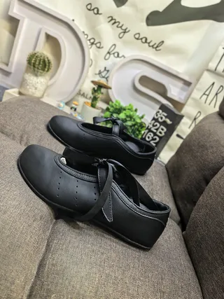 Black Leather-Like Upper Perforated Vamp Mary Jane Shoes 7