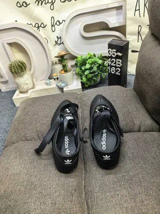 Black Leather-Like Upper Perforated Vamp Mary Jane Shoes 8
