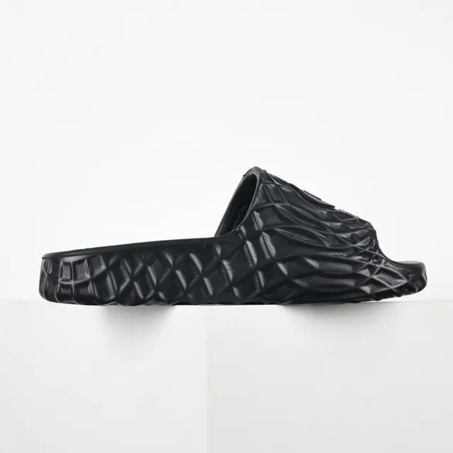 Black Molded Geometric Texture Slide Slippers 7