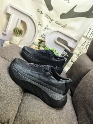 Black Monochromatic Textured Mesh-Synthetic Upper Sneakers 7