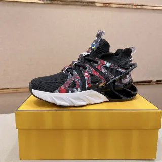 Zapatillas negras de malla multicolor con cubiertas de camuflaje