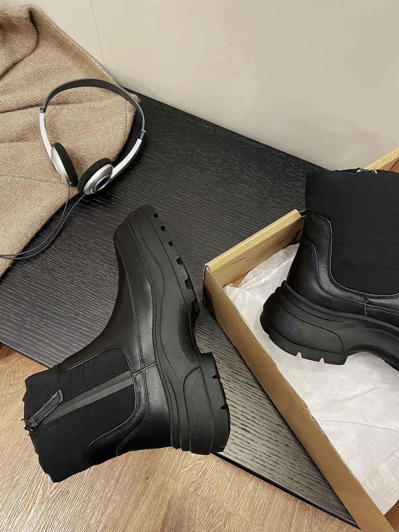 Black Platform Sole Elastic Side Panels Ankle Boots 5