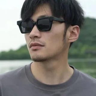 Black Rectangular Frame Thick Temples Sunglasses